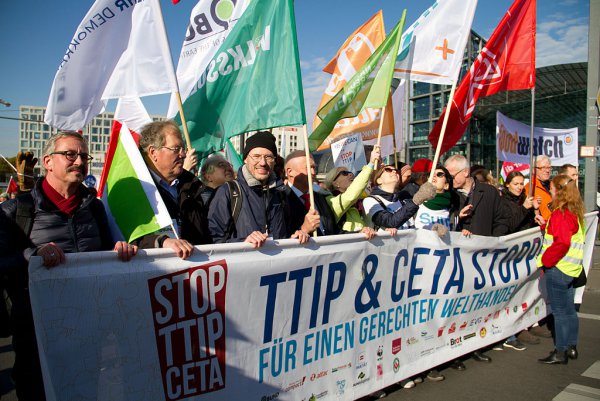 CETA og TTIP har affødt store protester i hele Europa, ikke mindst i Tyskland. Foto: Mehr Demokratie / Wikimedia Commons