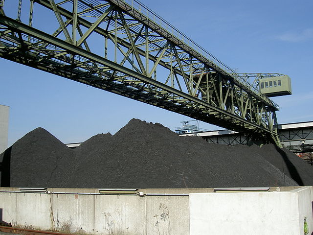 Greenpeace kritiserer EU's fortsatte støtte til kulfyrede kraftværker. Foto: Denis Apel / Wikimedia Commons.